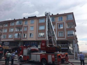 Ankara’da Çatı Yangını Korkuttu