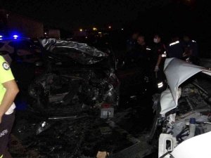 Sancaktepe’de İki Araç Kafa Kafaya Çarpıştı: 4 Yaralı