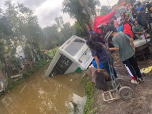 Meksika’da Minibüs Su Kanalına Düştü: 7 Yaralı