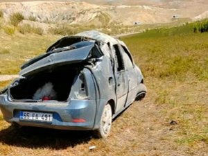 Otomobil Takla Attı: 1 Ölü, 4 Yaralı