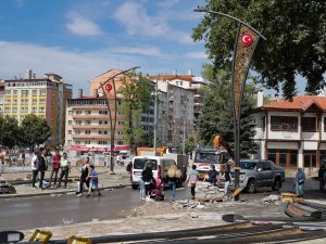Zafer Meydanı’nda Aydınlatma Çalışmaları Başladı