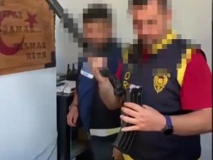 Oto Yıkamacının Kasasından 8 Silah Çıktı
