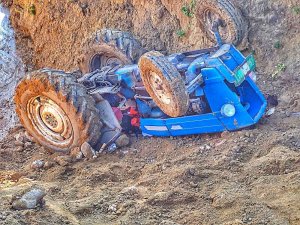 Kastamonu’da Devrilen Traktörün Sürücüsü Yaralandı