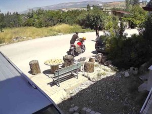 Motosikleti Gözü Önünde Çalındı