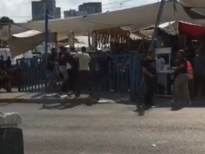 Pendik’te Pazarda Yan Bakma Kavgası: Metrelerce Kovaladı