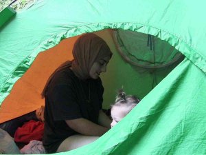 Sıcaktan Bunalanlar Borçka Karagöl’e Akın Etti