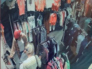 Ataşehir’de Müşteri Kılığındaki 4 Kadın 8 Dakikada 54 Giysi Çaldı
