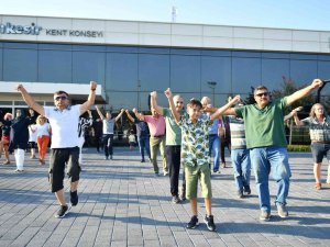 Balıkesir’in Kurtuluşunun 100. Yılında 100 Kişilik Zeybek Gösterisi