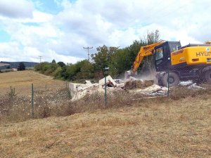 Derince’de Metruk Bina Yıkıldı