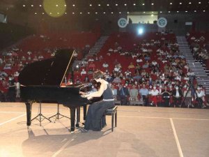 Defne Nisan Bu Yıl 7 Ödül Aldı