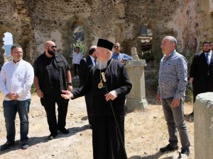 Patrik Bartholomeos Gümüşhane’nin Tarihi Süleymaniye Mahallesine Ziyarette Bulundu