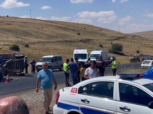 Tarım İşçilerinin Bulunduğu Römork Devrildi, 23 Yaralı