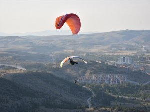 Afyonkarahisar’da İlk Kez Yamaç Paraşütü Festivali Düzenlenecek