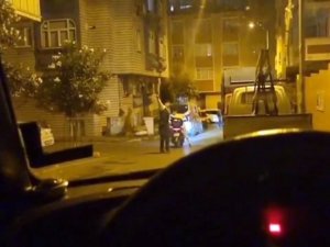 Şehir Eşkıyası Sokak Ortasında Havaya Ateş Açıp Kaçtı