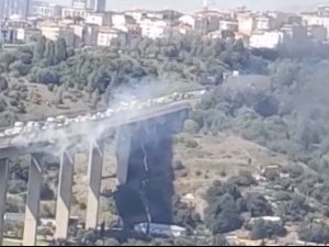 Kağıthane Sadabad Viyadüğü’nde Bir Otomobil Alev Alev Yandı