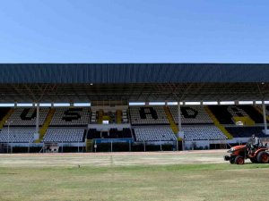 Kuşadası Özer Türk Stadı’nın Zemini Yenileniyor