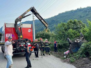 Fındık İşçilerini Taşıyan Traktörün Römorku Devrildi: 1 Ölü, 12 Yaralı