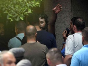 Beyrut’ta Bankadaki Parasını Çekemeyince 6 Kişiyi Rehin Alan Zanlı Serbest Bırakıldı