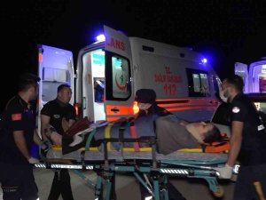 Takla Atan Otomobil Metrelerce Savruldu: 3 Yaralı