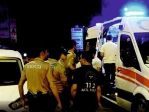 Parkta Çıkan Tartışmada Bıçaklanan Genç Yaşam Mücadelesi Veriyor
