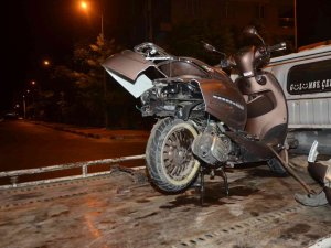 Kontrolden Çıkan Otomobil Motosiklete Çarptı: 1’i Ağır 2 Yaralı