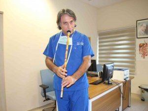 Ameliyat Stresini ’Ney’le Atıyor