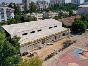 Muratpaşa’da Öğrencilere Bir Spor Salonu Daha