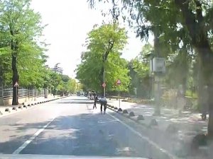Kadıköy’de Patenli Gençlerin Yolda Tehlikeli Yolculuğu Kamerada
