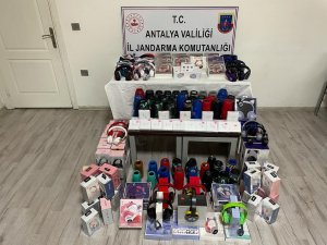 Piyasa Değeri 300 Bin Tl Olan Kaçak Elektronik Ürünler Ele Geçirildi