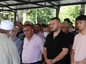 Doğa Yürüyüşünde Hayatını Kaybeden Müdür Yardımcısı Toprağa Verildi