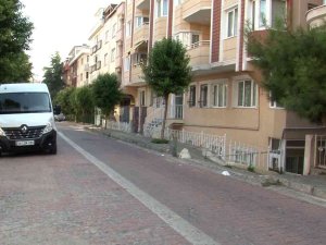 Avcılar’da Eski Koca Dehşeti: Eski Eşinin Sevgilisini Defalarca Bıçaklayıp Boğazını Kesmeye Çalıştı