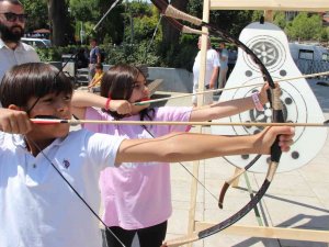 Minik Okçular Ata Sporunu Yaşatıyor