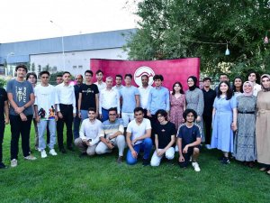 Yks’de Başarılı Olan Öğrenciler Ödüllendirildi