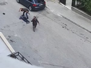 "Annemi Taciz Etti" Diyerek Dakikalarca Yaşlı Adamı Darp Etti
