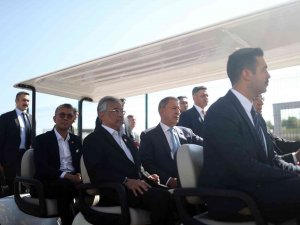 Bakan Akar, Malezya Kralı Sultan Abdullah Şah İle Fnss Tesislerini Gezdi