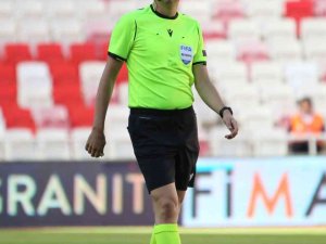 Başakşehir-kayserispor Maçını Yaşar Kemal Uğurlu Yönetecek