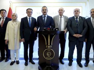 Bakan Özer’den Van’a 2,5 Milyar Liralık Eğitim Yatırımı Müjdesi