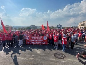 Tekirdağ’da Maaşını Az Bulan Yüzlerce İşçi Belediyeye Yürüdü