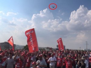 Eylem Yapan İşçiler, Belediye Binasından Kendilerini Çeken Dronu Yuhaladı