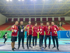Erkek Kılıç Milli Takımı Hem Gümüş Madalyanın Hem De Eskişehirli Sporseverlerin Takdirini Kazandı