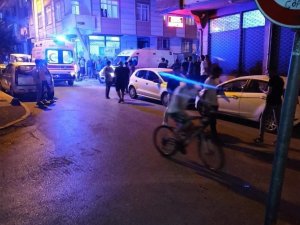 Küçükçekmece’de İnternet Kafede Oturan Gence Silahlı Saldırı