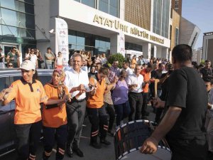 Mersin Büyükşehir Belediyesinde Toplu Sözleşme Sevinci