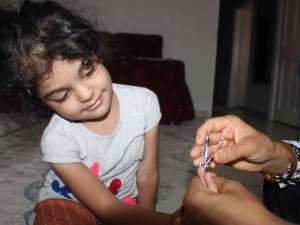 Evde Kardeşler Arası Kıskançlık Tırnak Yeme Alışkanlığına Neden Olabilir