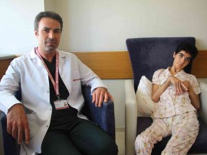 Kalbi Durup Bitkisel Hayata Giren Genç Kız Kök Hücre Nakli İle Hayata Tutundu