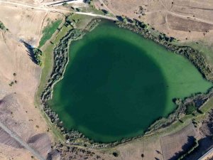 Aygır Gölü Efsanesi Gibi Güzelliğiyle De Dikkat Çekiyor