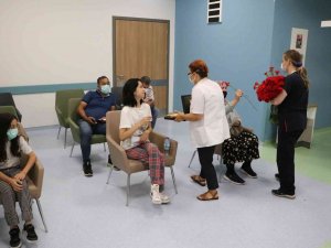 Muayeneye Karanfille Girdiler