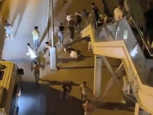 Köprü Altında Kavgaya Tutuşan Gençler, Biber Gazı Sıkılınca Böyle Kaçtı