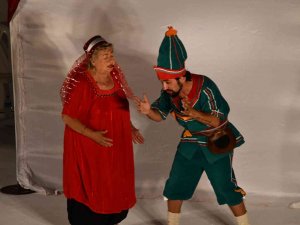 Söke’deki Tiyatro Etkinliğinde Çocuklar Ve Aileleri Keyifli Anlar Yaşadı