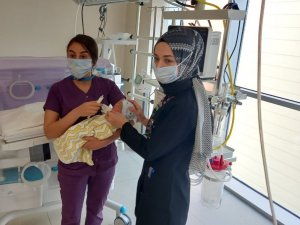 Konya’da Yeni Doğmuş Bebeği Arabanın Bagajının Üstüne Bırakıp Terk Ettiler