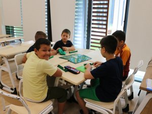 Sgm’li Minikler İ̇ngilizceyi Oyunlarla Öğreniyor